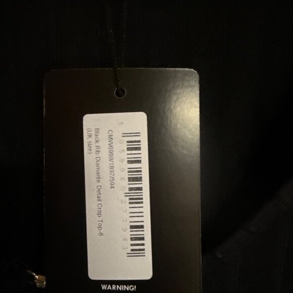 Black Long-Sleeve Ribbed Cropped Top With Chain Detail - PrettyLittleThing - UK - Picture 6 of 7